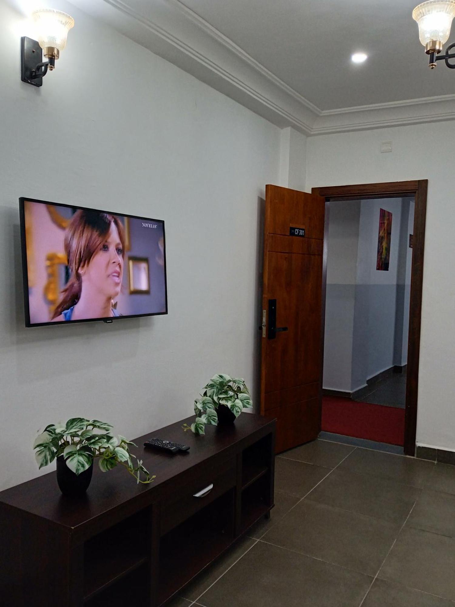 Cofe Hotel Яунде Экстерьер фото