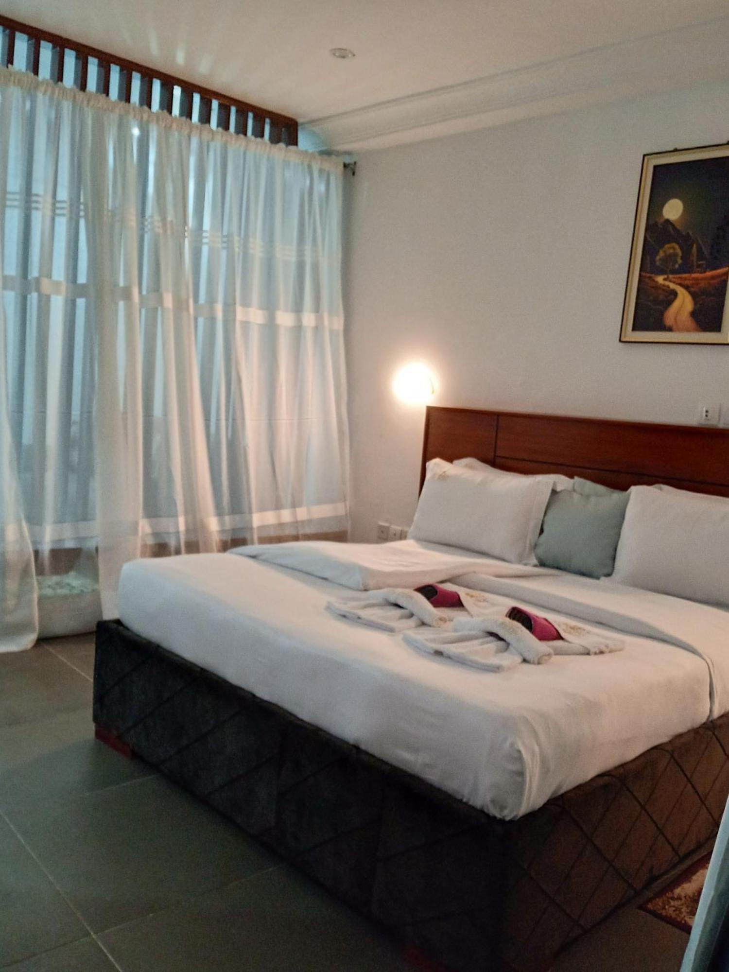 Cofe Hotel Яунде Экстерьер фото