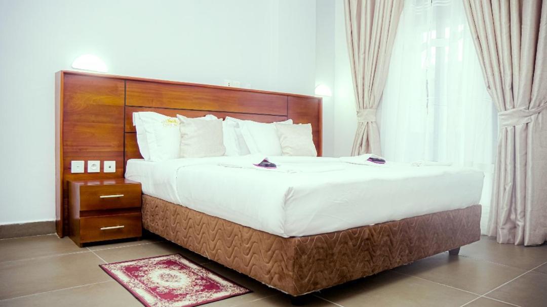 Cofe Hotel Яунде Экстерьер фото